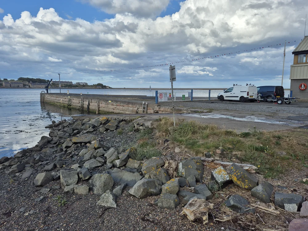 Berwick Upon Tweed Public Slipway appears to have parking available next to the slipway. Boulders are clearly visible alongside the slipway.